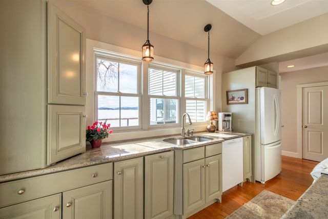 130 Lands End Road, Derby, VT 05829