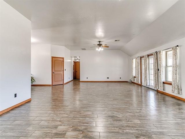 2801 S Peebly Road, Choctaw, OK 73020