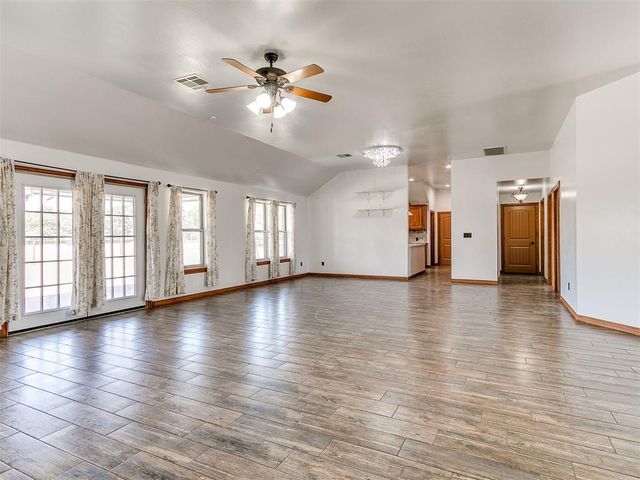 2801 S Peebly Road, Choctaw, OK 73020