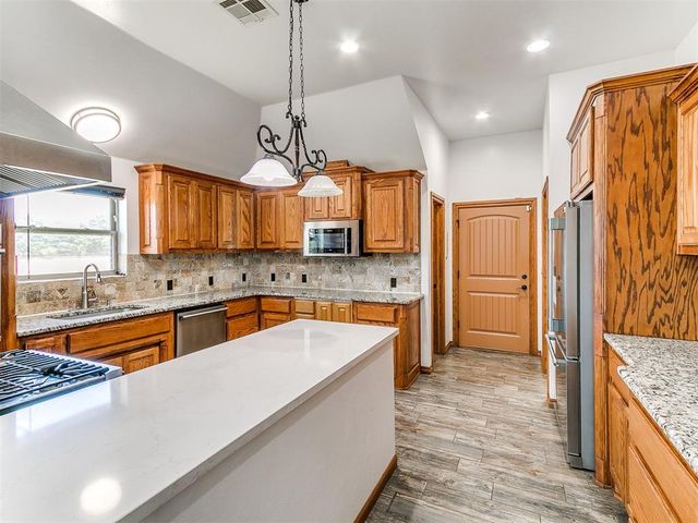 2801 S Peebly Road, Choctaw, OK 73020