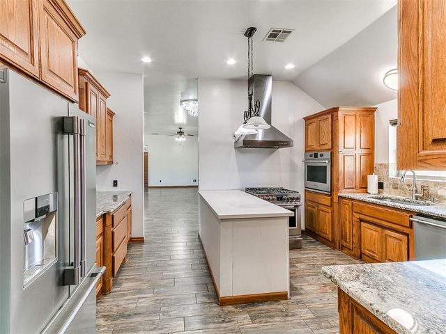 2801 S Peebly Road, Choctaw, OK 73020