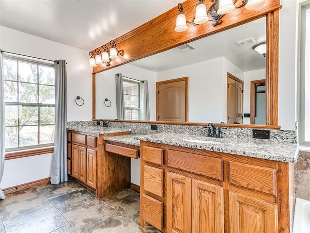 2801 S Peebly Road, Choctaw, OK 73020