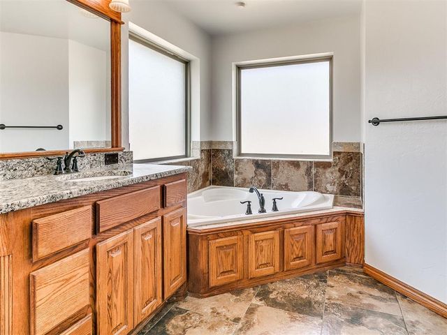 2801 S Peebly Road, Choctaw, OK 73020
