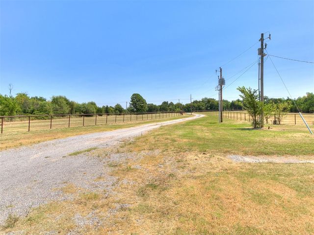 2801 S Peebly Road, Choctaw, OK 73020