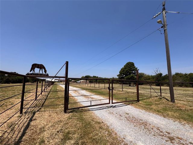 2801 S Peebly Road, Choctaw, OK 73020