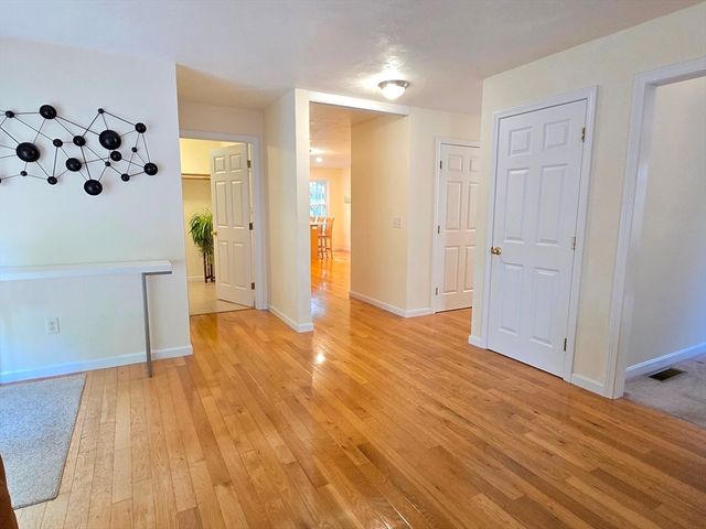 3 Blueberry Hill Ln, Ashland, MA 01721