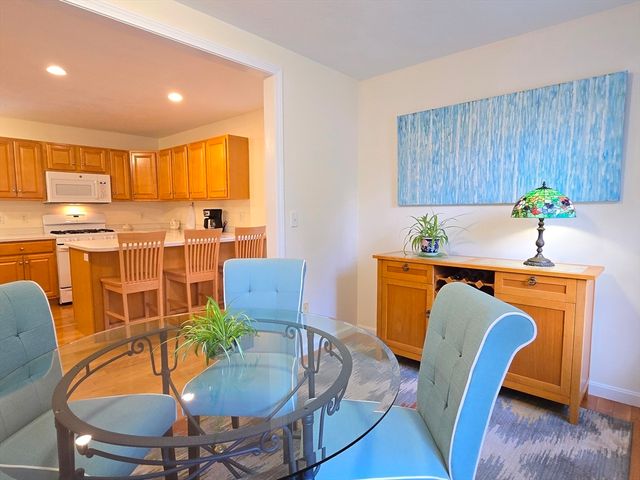 3 Blueberry Hill Ln, Ashland, MA 01721