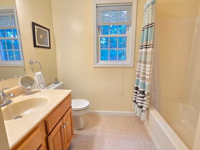 3 Blueberry Hill Ln, Ashland, MA 01721