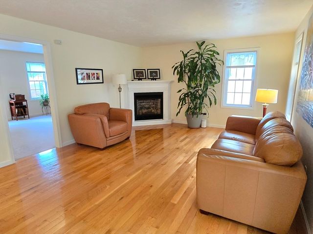 3 Blueberry Hill Ln, Ashland, MA 01721