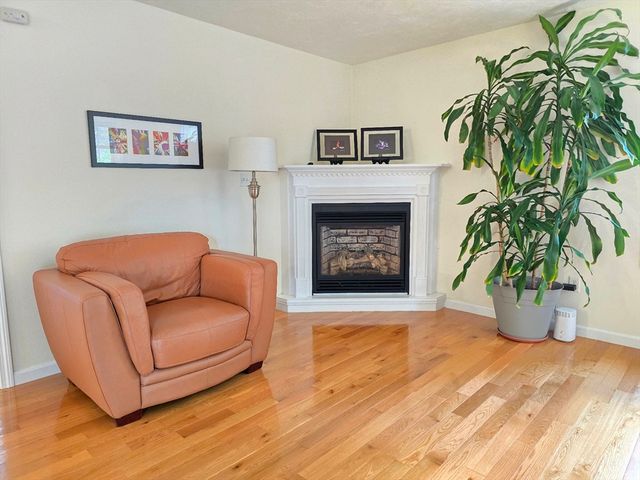 3 Blueberry Hill Ln, Ashland, MA 01721