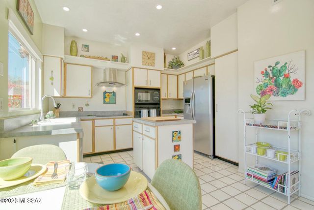 784 E Camino Diestro, Oro Valley, AZ 85704