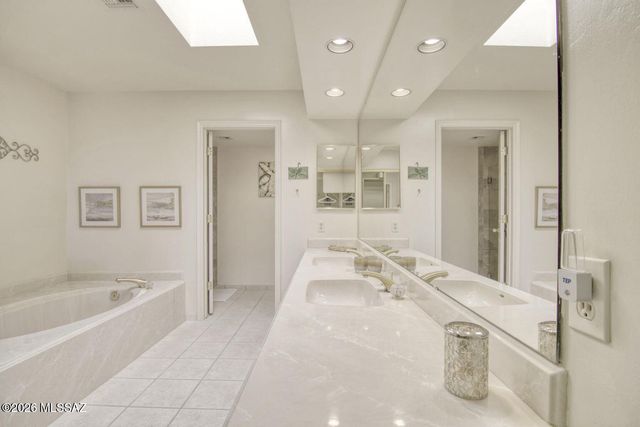 784 E Camino Diestro, Oro Valley, AZ 85704