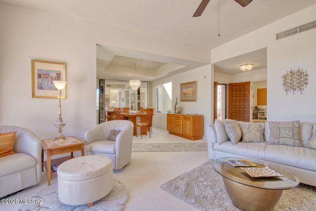 784 E Camino Diestro, Oro Valley, AZ 85704