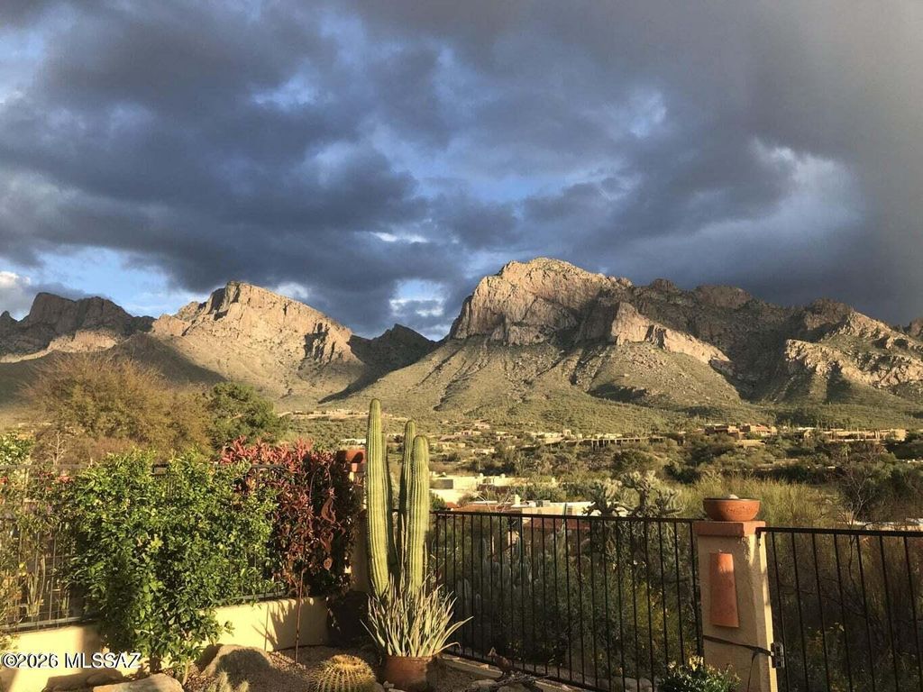 784 E Camino Diestro, Oro Valley, AZ 85704