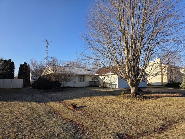 5836 LONGEST Drive, South Beloit, IL 61080