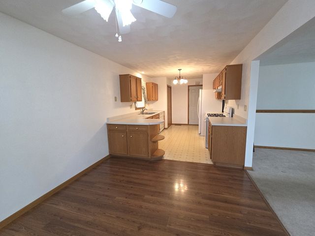 5836 LONGEST Drive, South Beloit, IL 61080