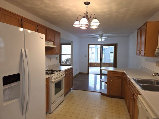 5836 LONGEST Drive, South Beloit, IL 61080