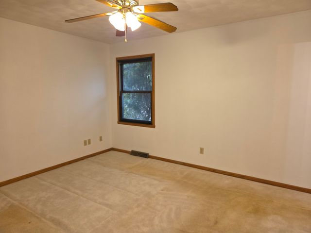 5836 LONGEST Drive, South Beloit, IL 61080