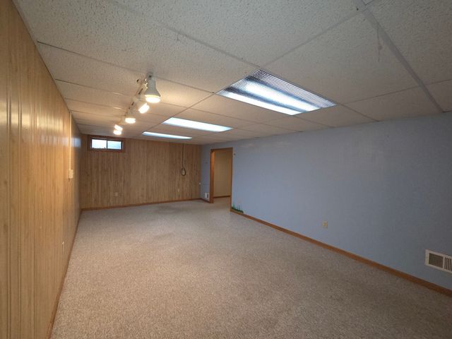 5836 LONGEST Drive, South Beloit, IL 61080