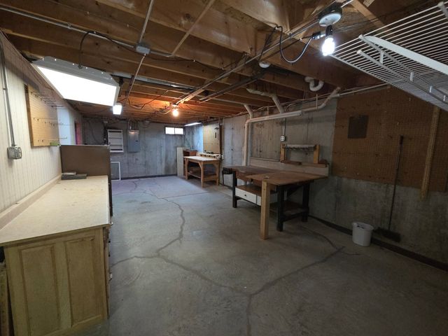 5836 LONGEST Drive, South Beloit, IL 61080