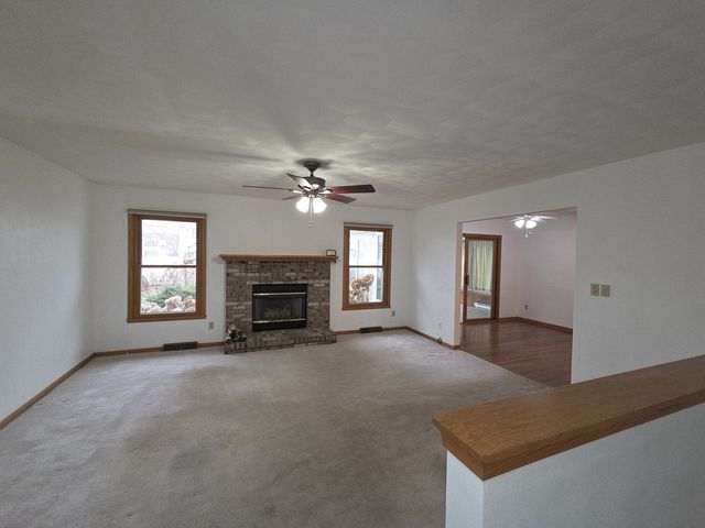 5836 LONGEST Drive, South Beloit, IL 61080