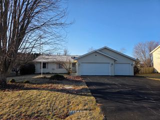 5836 LONGEST Drive, South Beloit, IL 61080