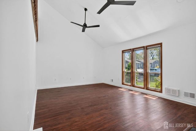 49 Morton Avenue, Monroe, NJ 08831