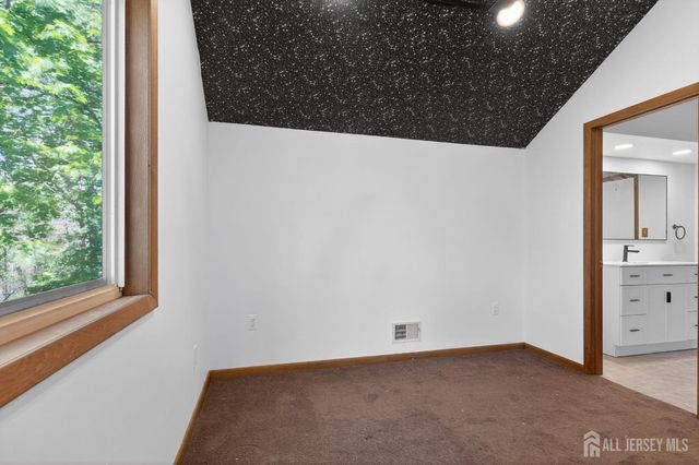 49 Morton Avenue, Monroe, NJ 08831