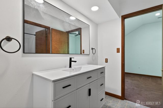 49 Morton Avenue, Monroe, NJ 08831