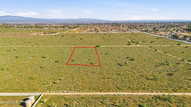 Vic 30th Stw, Lancaster, CA 93536