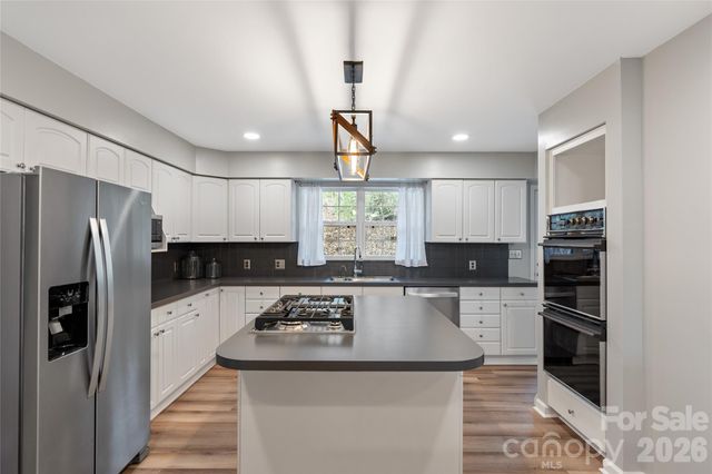 177 Country Road, Brevard, NC 28712