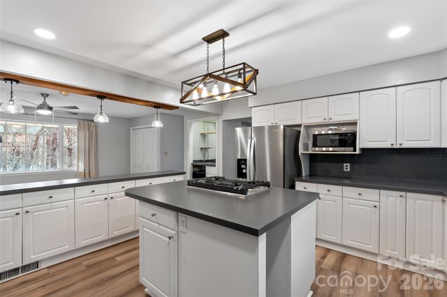 177 Country Road, Brevard, NC 28712