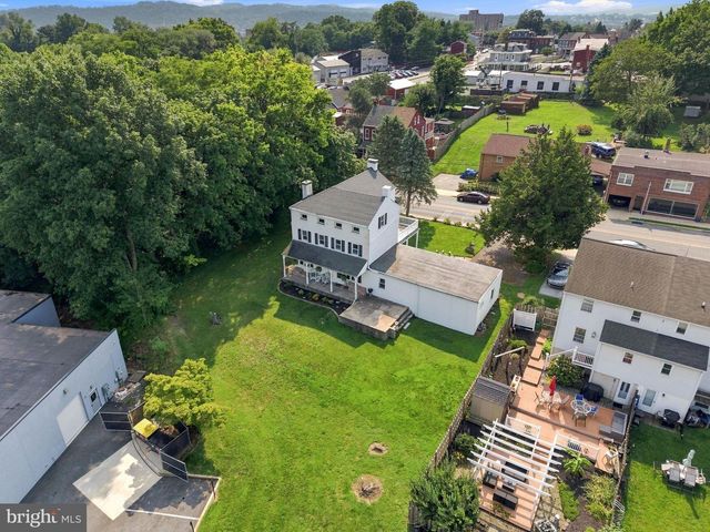 535 S 9TH ST, Columbia, PA 17512