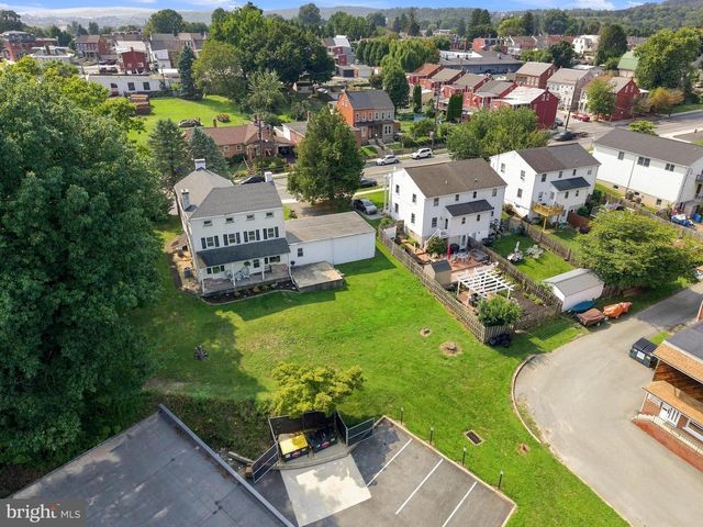 535 S 9TH ST, Columbia, PA 17512