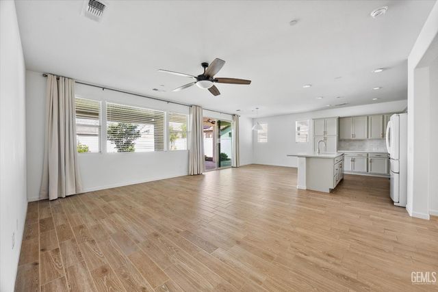 1715 Bixshire Drive, Bakersfield, CA 93311