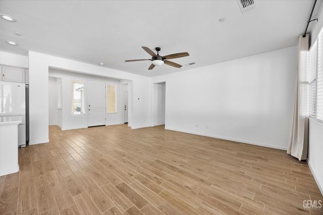 1715 Bixshire Drive, Bakersfield, CA 93311