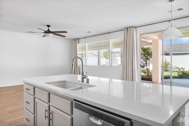 1715 Bixshire Drive, Bakersfield, CA 93311