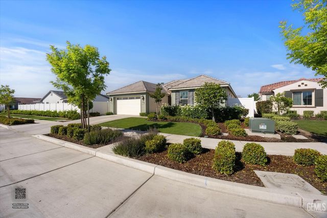 1715 Bixshire Drive, Bakersfield, CA 93311