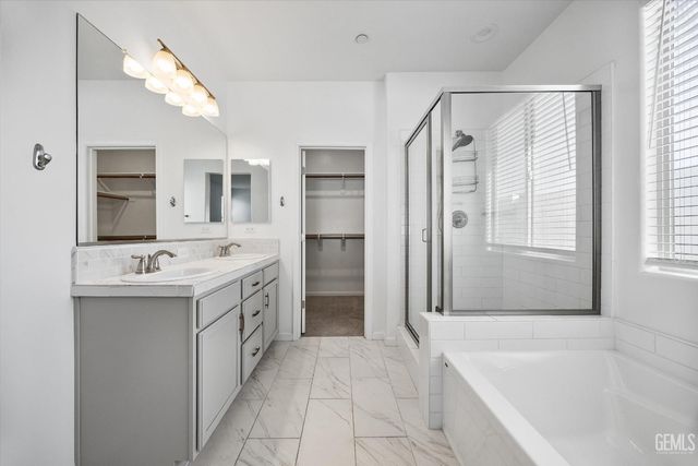 1715 Bixshire Drive, Bakersfield, CA 93311