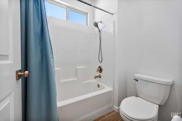 1715 Bixshire Drive, Bakersfield, CA 93311