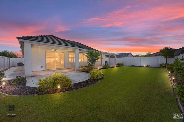 1715 Bixshire Drive, Bakersfield, CA 93311