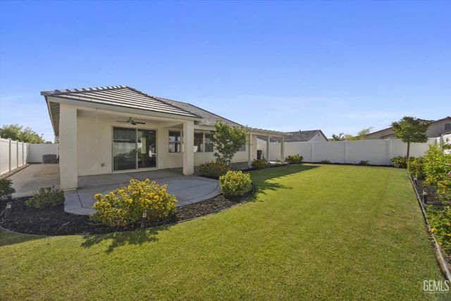 1715 Bixshire Drive, Bakersfield, CA 93311