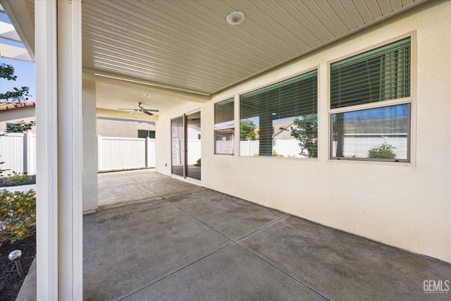 1715 Bixshire Drive, Bakersfield, CA 93311