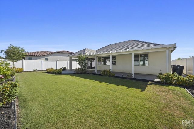 1715 Bixshire Drive, Bakersfield, CA 93311