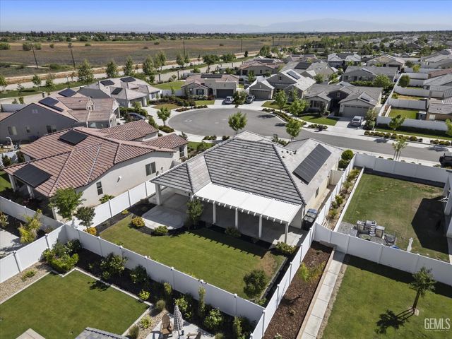 1715 Bixshire Drive, Bakersfield, CA 93311