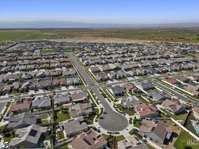 1715 Bixshire Drive, Bakersfield, CA 93311