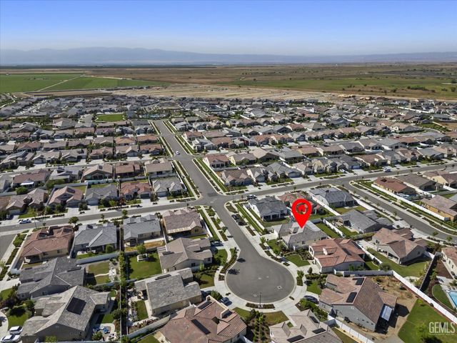 1715 Bixshire Drive, Bakersfield, CA 93311