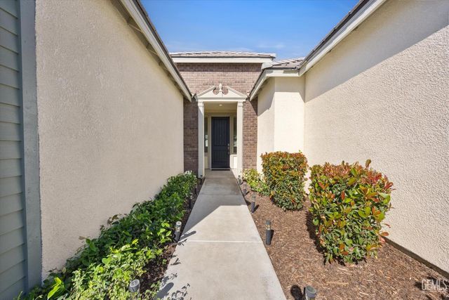 1715 Bixshire Drive, Bakersfield, CA 93311