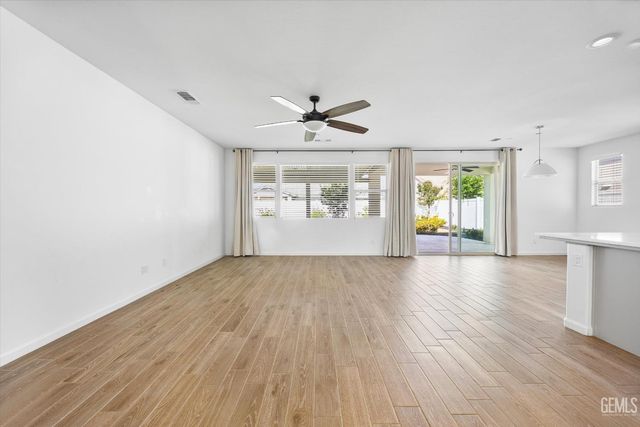 1715 Bixshire Drive, Bakersfield, CA 93311