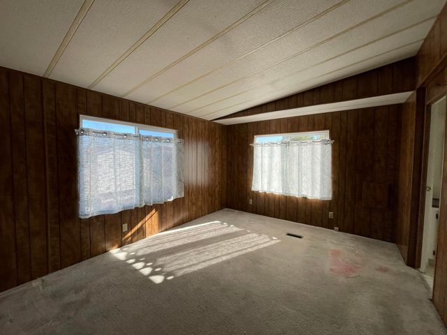 301 Freeman Road UNIT 90, Central Point, OR 97502